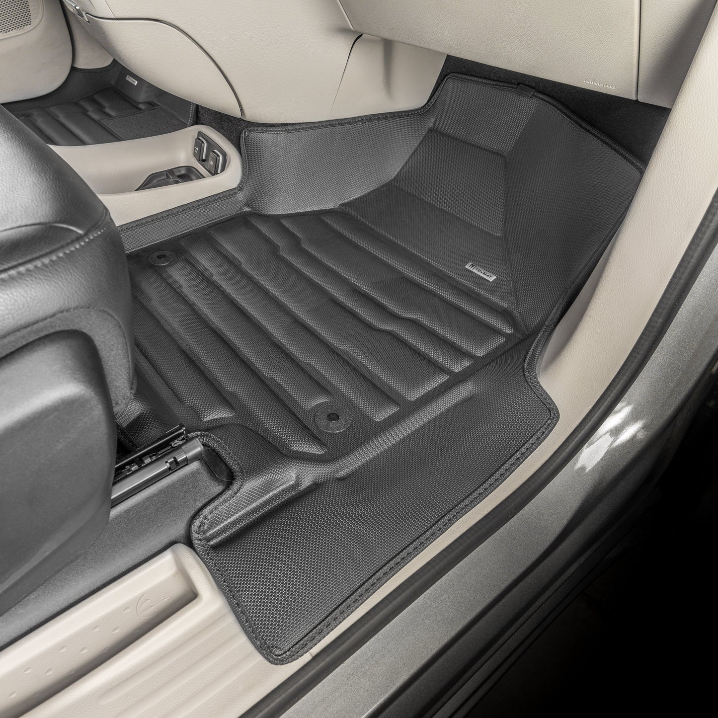 Chrysler Grand Caravan 8-Seater SXT
