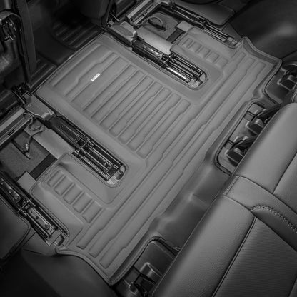 Chevrolet Suburban 8-Seater