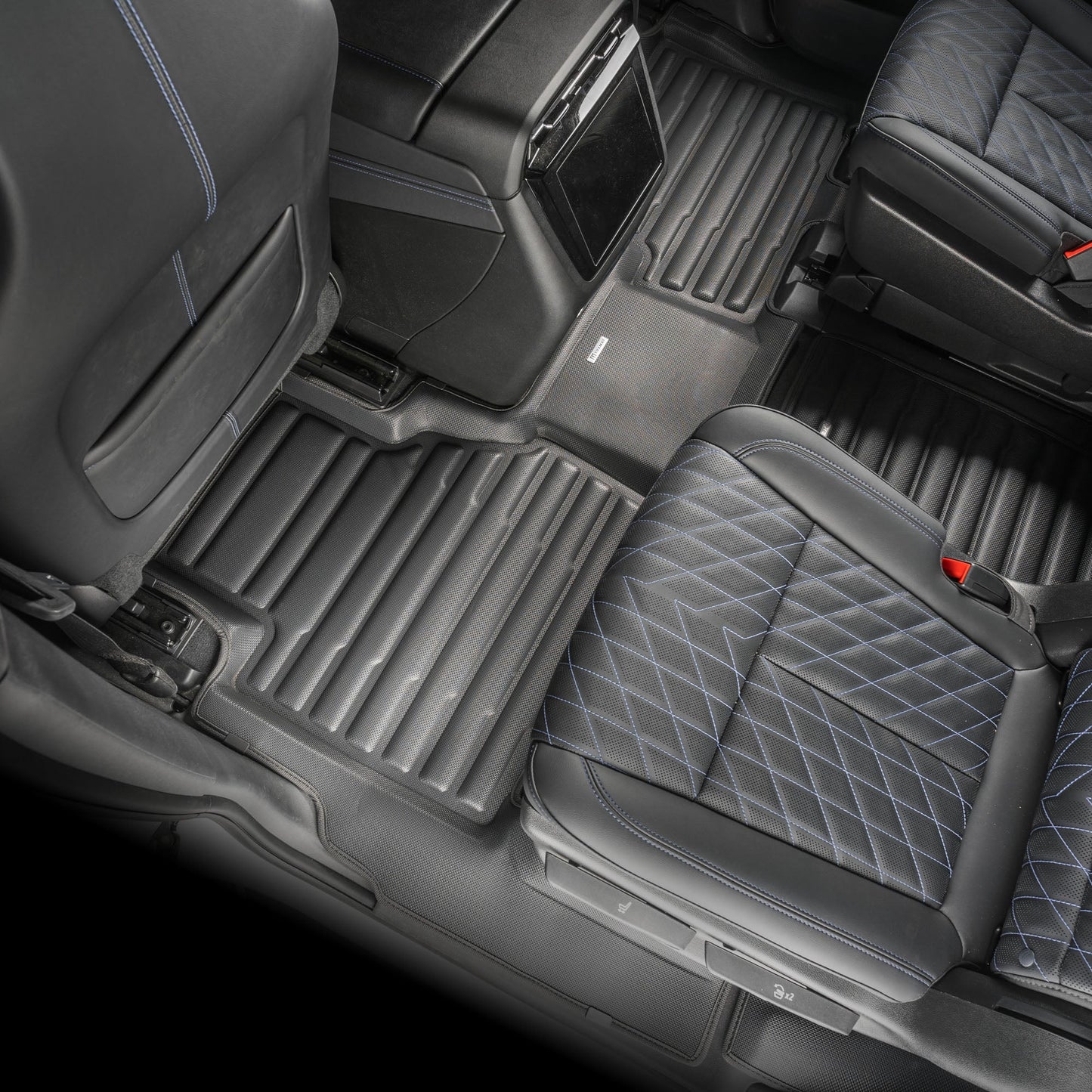 Cadillac Escalade IQ without Second Row Centre Console