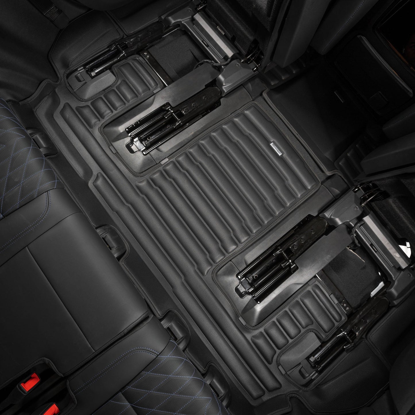 Cadillac Escalade IQ without Second Row Centre Console