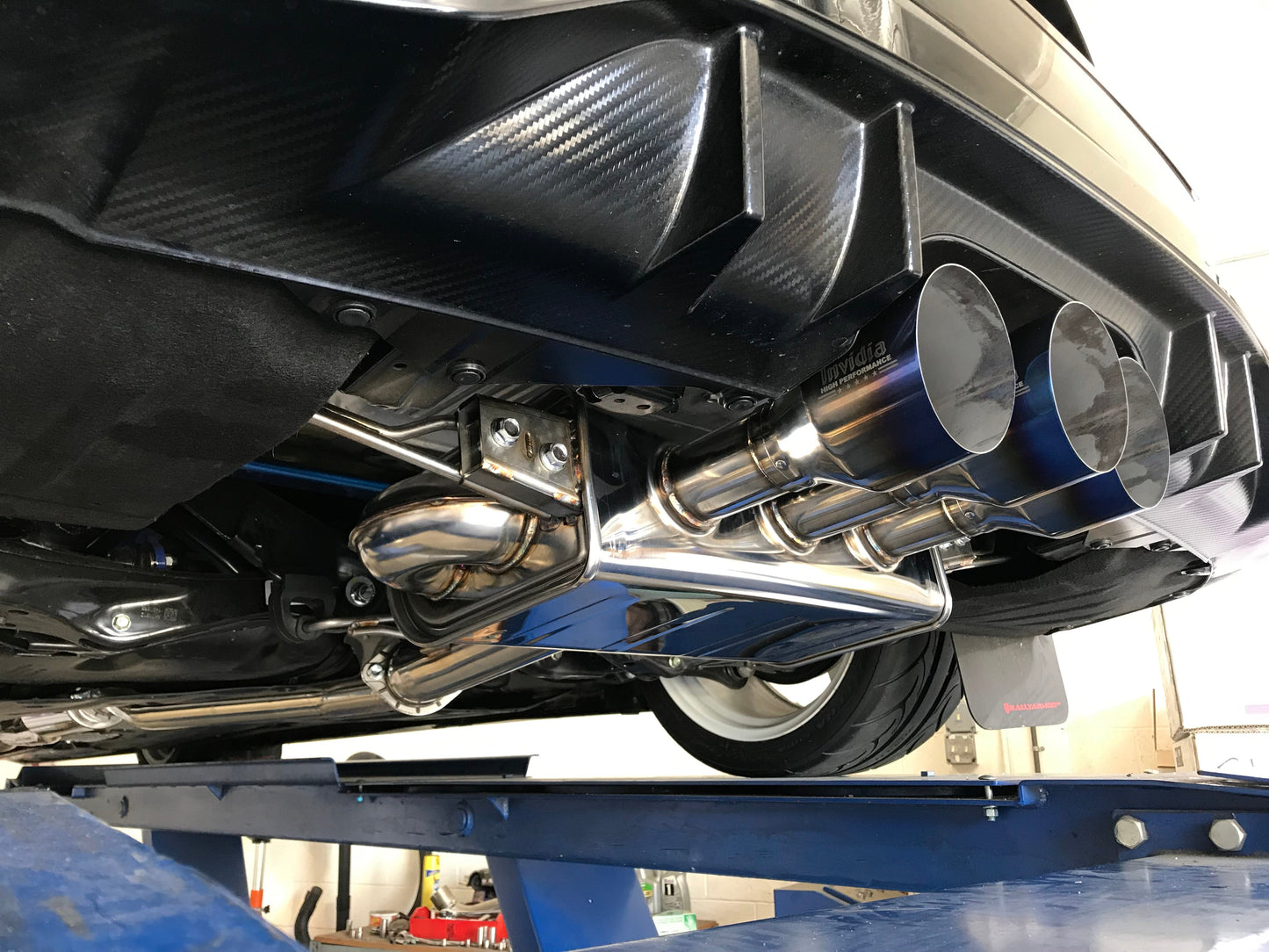 Invidia 17-21 Honda Civic Type-R FK8 Q300 Titanium tip Cat-back Exhaust