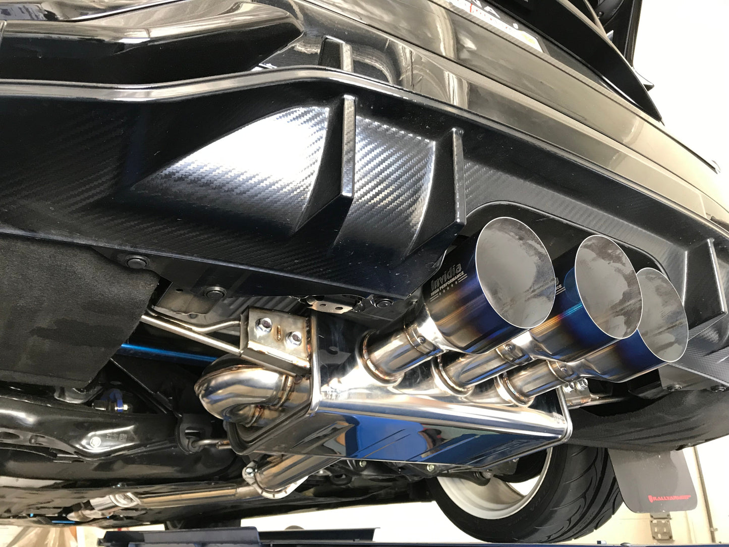 Invidia 17-21 Honda Civic Type-R FK8 Q300 Titanium tip Cat-back Exhaust
